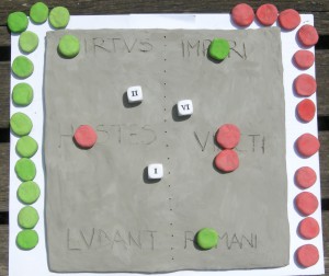 Gioco Duodecim Scripta. Riproduzione in argilla di Claudia Sanna